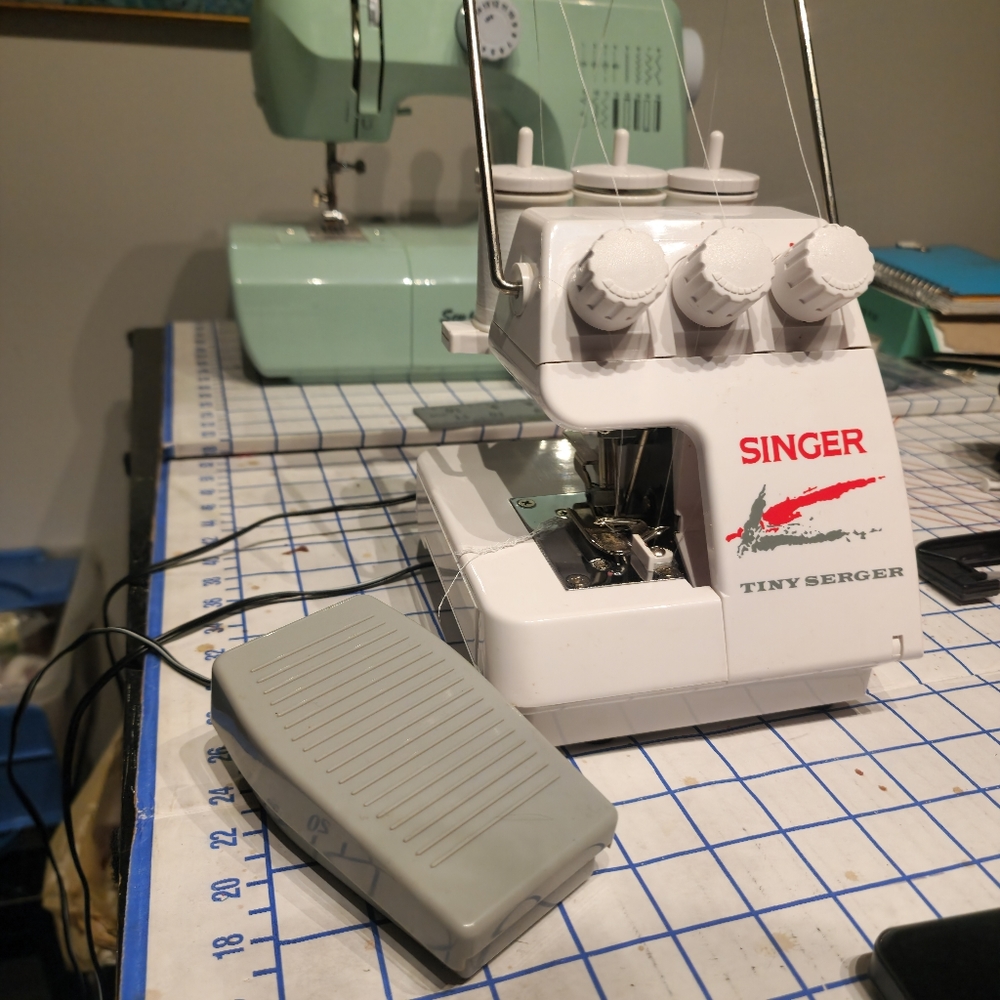 Singer Tiny Serger Overedging Sewing TS380 Plus